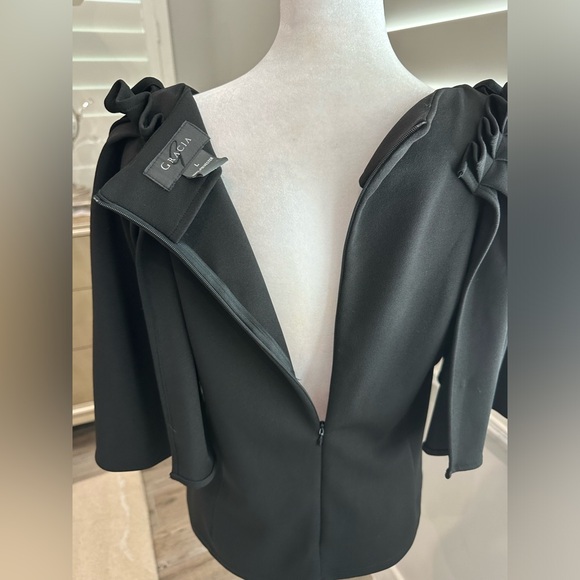 Gracia Top, Draping Over Arms and Sleeveless, Size L - Picture 3 of 9